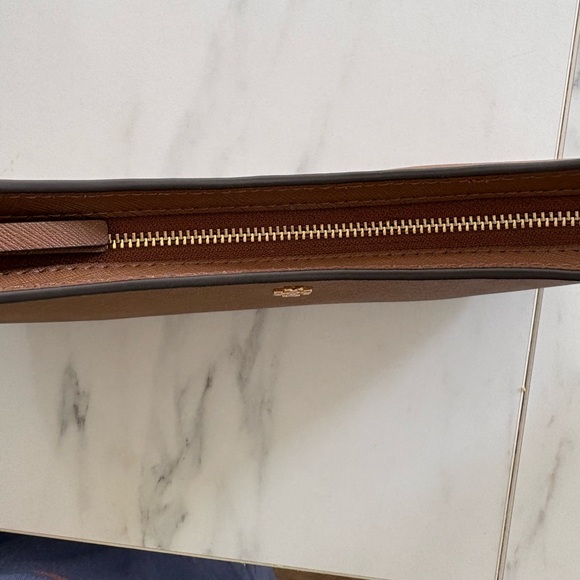 Tory Burch Emerson Shoulder Bag Saffiano Leather in Moose NWOT - Picture 4 of 8